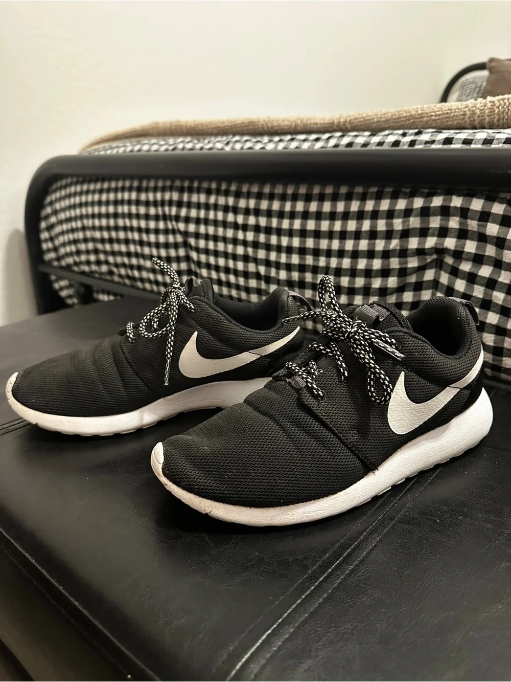 Nike Roshe One Black | Size 7